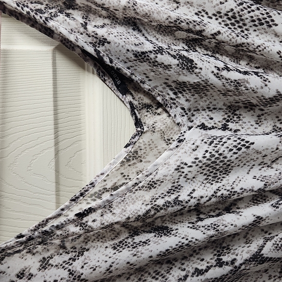 BCBG Maxazria cover-up - Picture 9 of 11